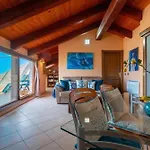 Romantic Sea Loft Sea-front Terrace And Parking Apartment